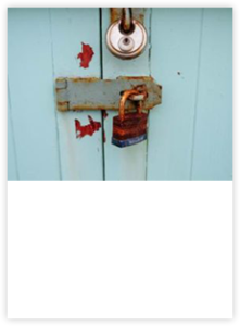 locks-stocksnapio-VR5A0P45JM-348×222-221×300 Lock on the door to protect home from burglaries